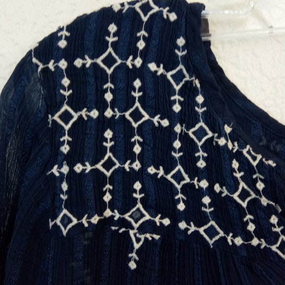 Lucky Brand Navy Sheer Embroidered Hi-Low Top M - Picture 7 of 13